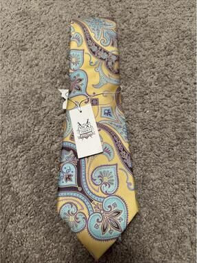 Verse 9 NWT Silk Design Paisley Edition Multi Color Yellow/Blue Tie & Hanky Set